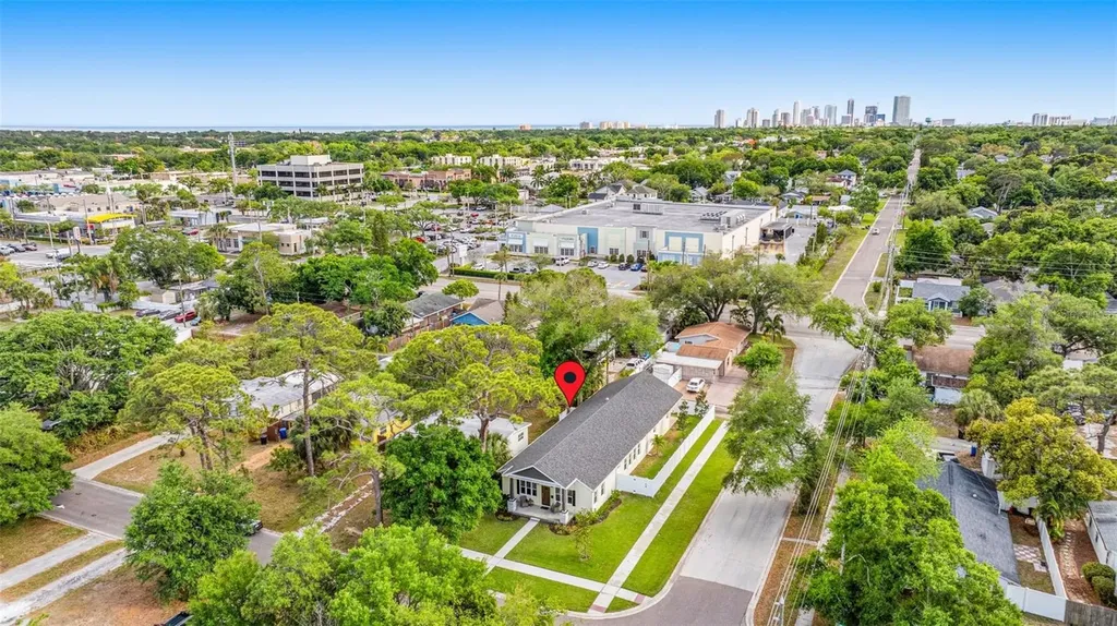 494 39th Avenue N St Petersburg FL 33704