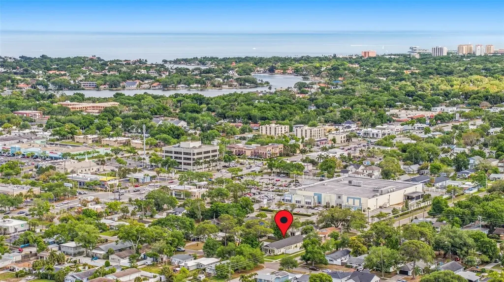 494 39th Avenue N St Petersburg FL 33704