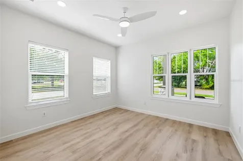 494 39th Avenue N St Petersburg FL 33704