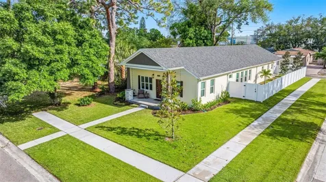 494 39th Avenue N St Petersburg FL 33704