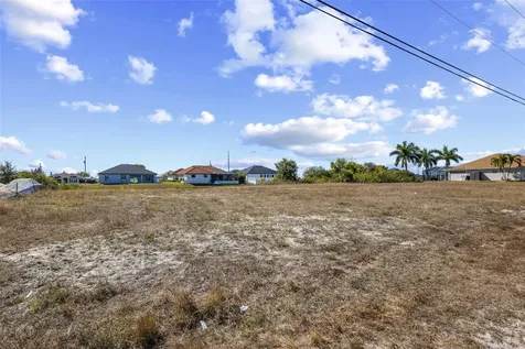704 NW 9th Street Cape Coral FL 33993