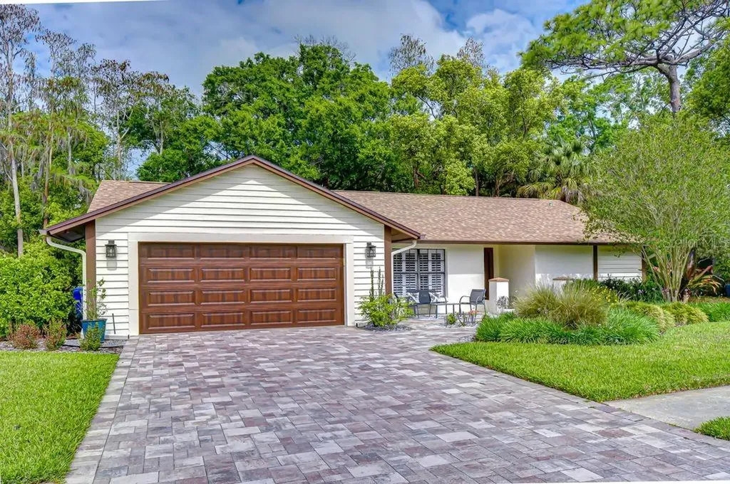 16704 Vallely Drive Tampa FL 33618