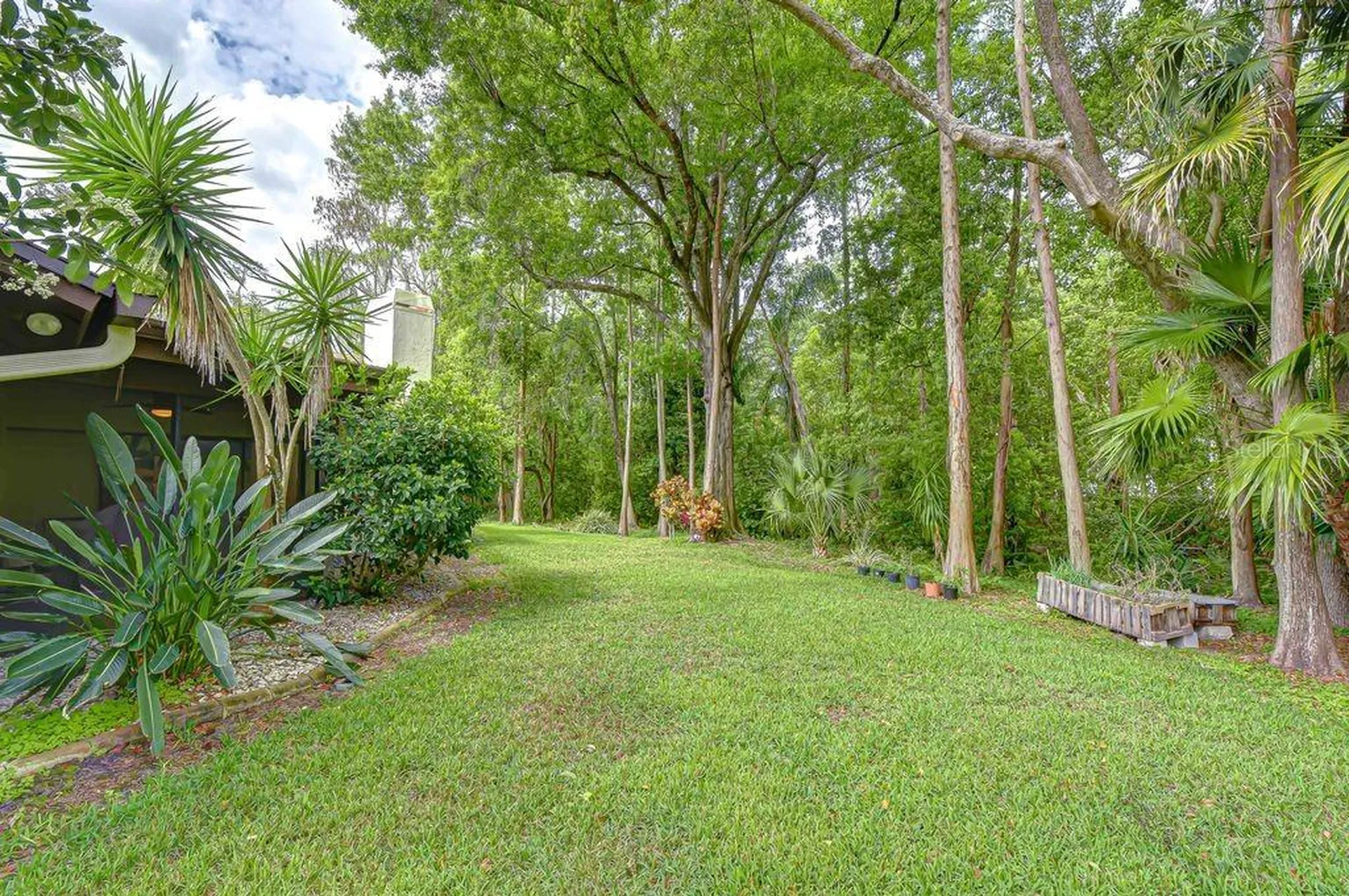 16704 Vallely Drive Tampa FL 33618