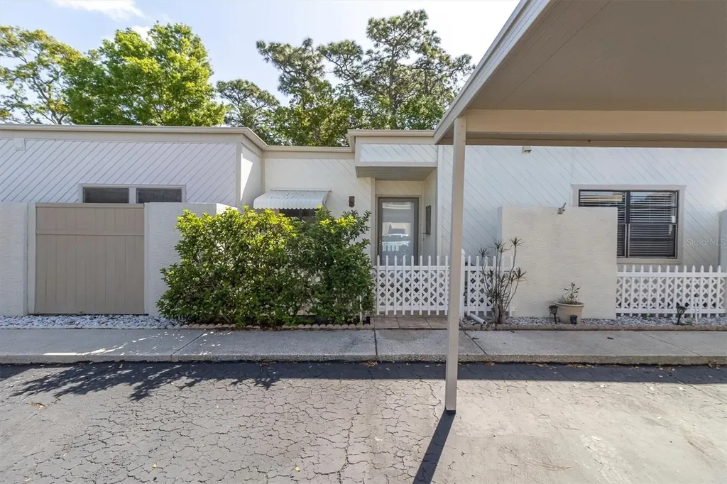 2216 Oak Wind Drive Holiday FL 34691