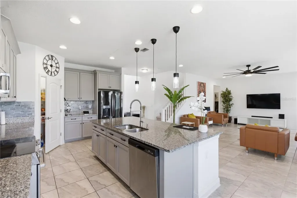 9714 Provencal Avenue Seffner FL 33584