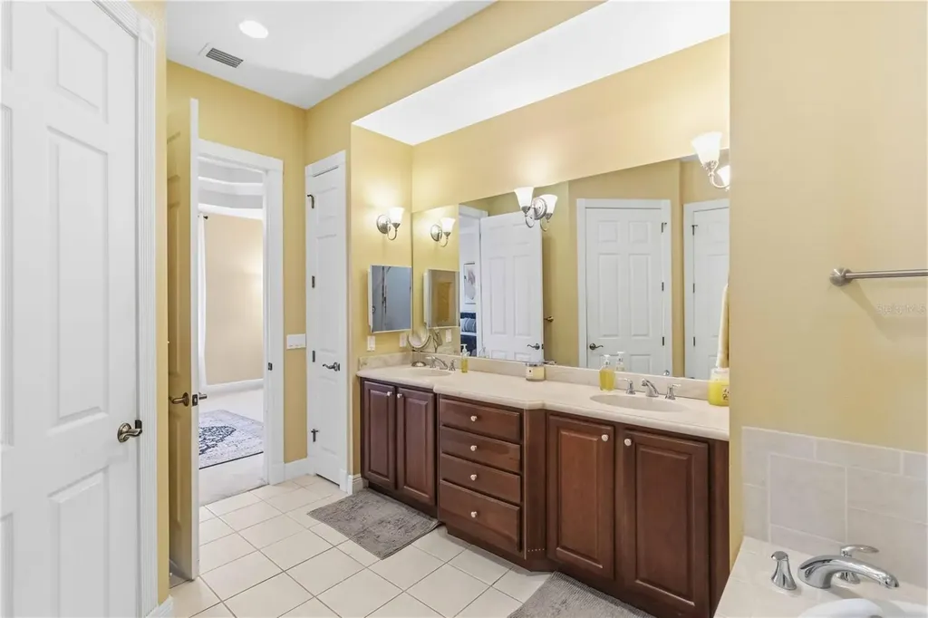 5246 Manorwood Drive Sarasota FL 34235