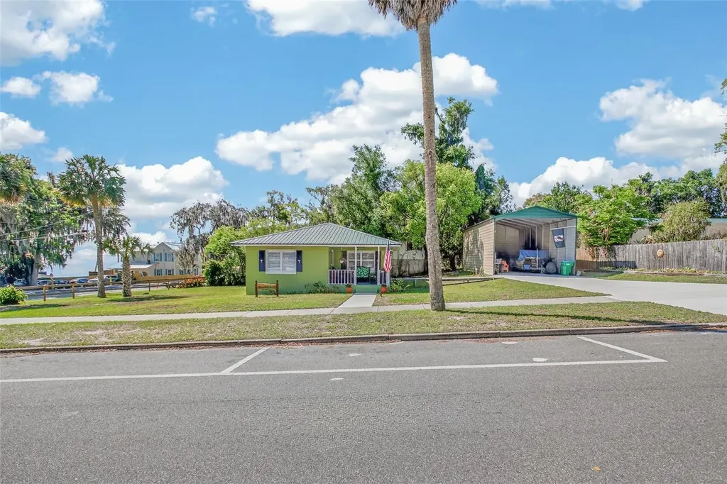 105 Central Avenue Crescent City FL 32112