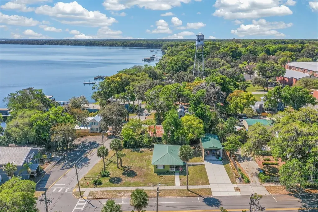 105 Central Avenue Crescent City FL 32112