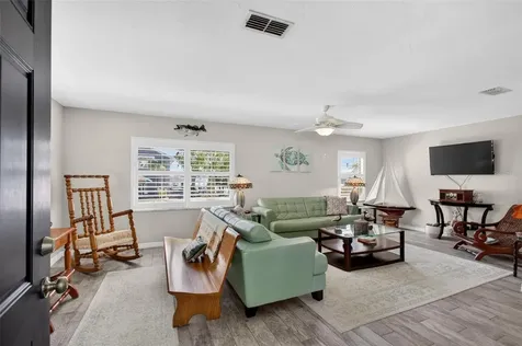 105 Central Avenue Crescent City FL 32112