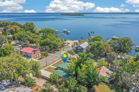 105 Central Avenue Crescent City FL 32112