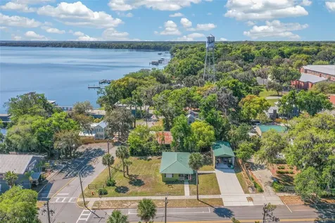 105 Central Avenue Crescent City FL 32112