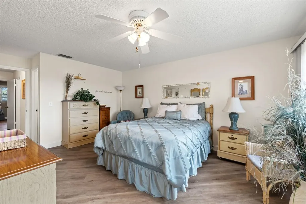 6070 80th Street N St Petersburg FL 33709