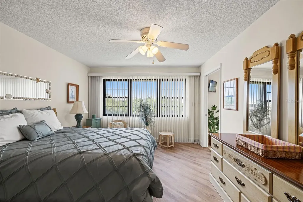 6070 80th Street N St Petersburg FL 33709