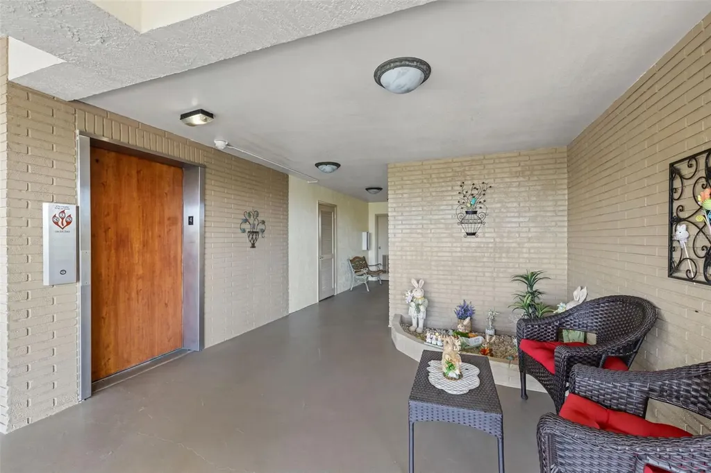 6070 80th Street N St Petersburg FL 33709
