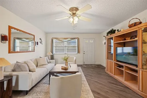 6070 80th Street N St Petersburg FL 33709