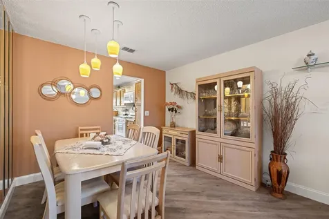 6070 80th Street N St Petersburg FL 33709