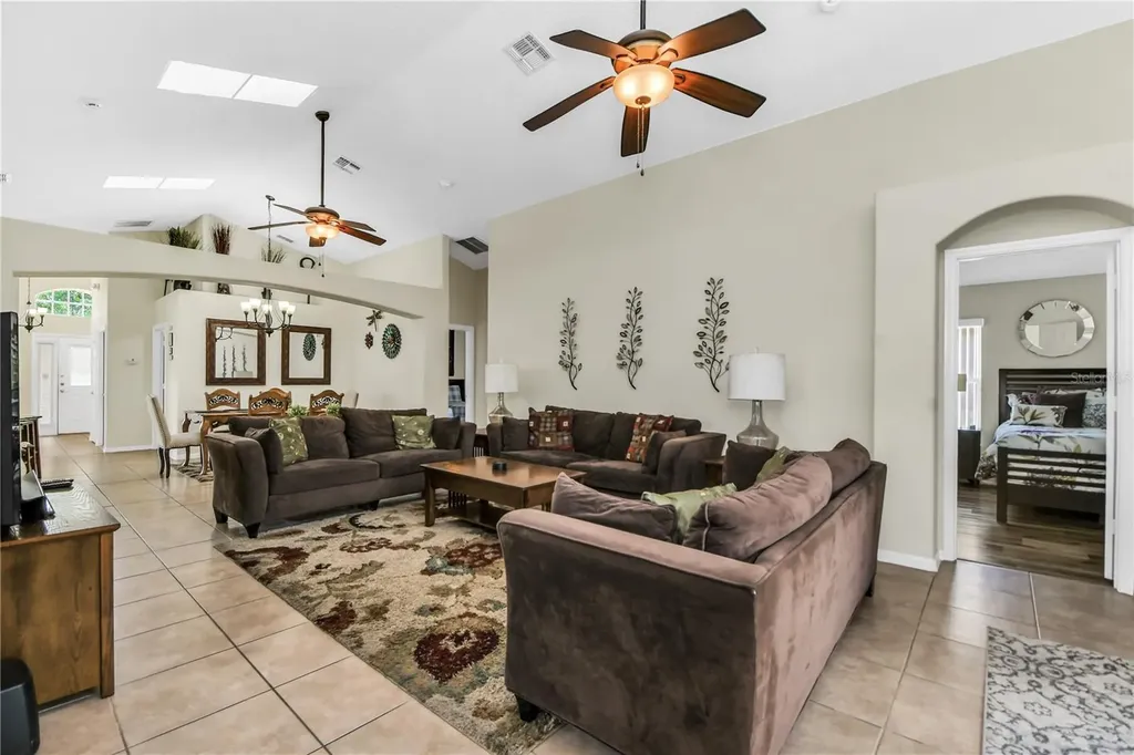 2551 Oneida Loop Kissimmee FL 34747