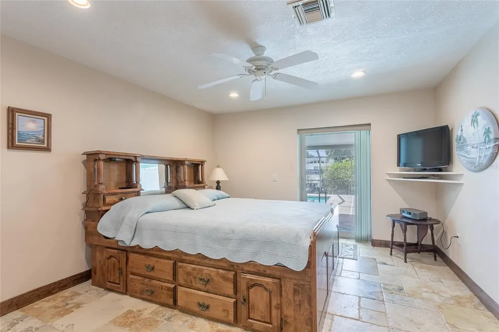 6104 Schooner Way Tampa FL 33615