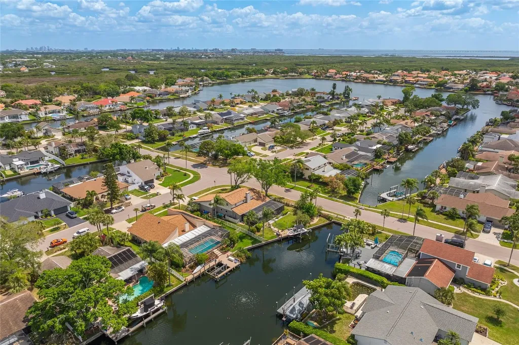 6104 Schooner Way Tampa FL 33615