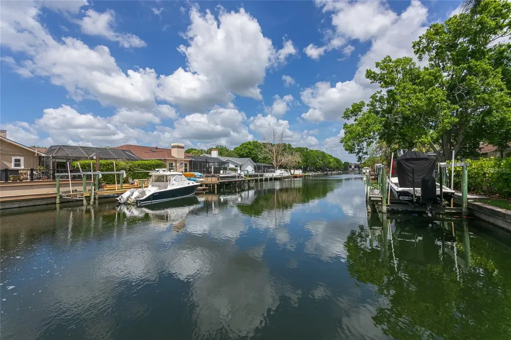 6104 Schooner Way Tampa FL 33615
