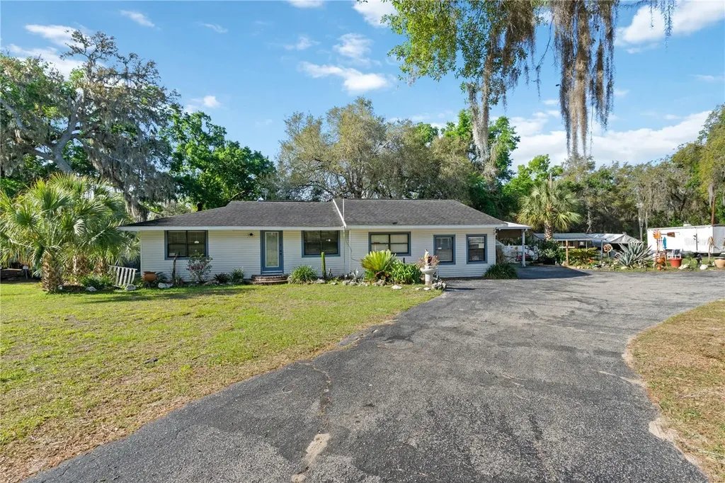 270 W Mcclendon Street Lady Lake FL 32159