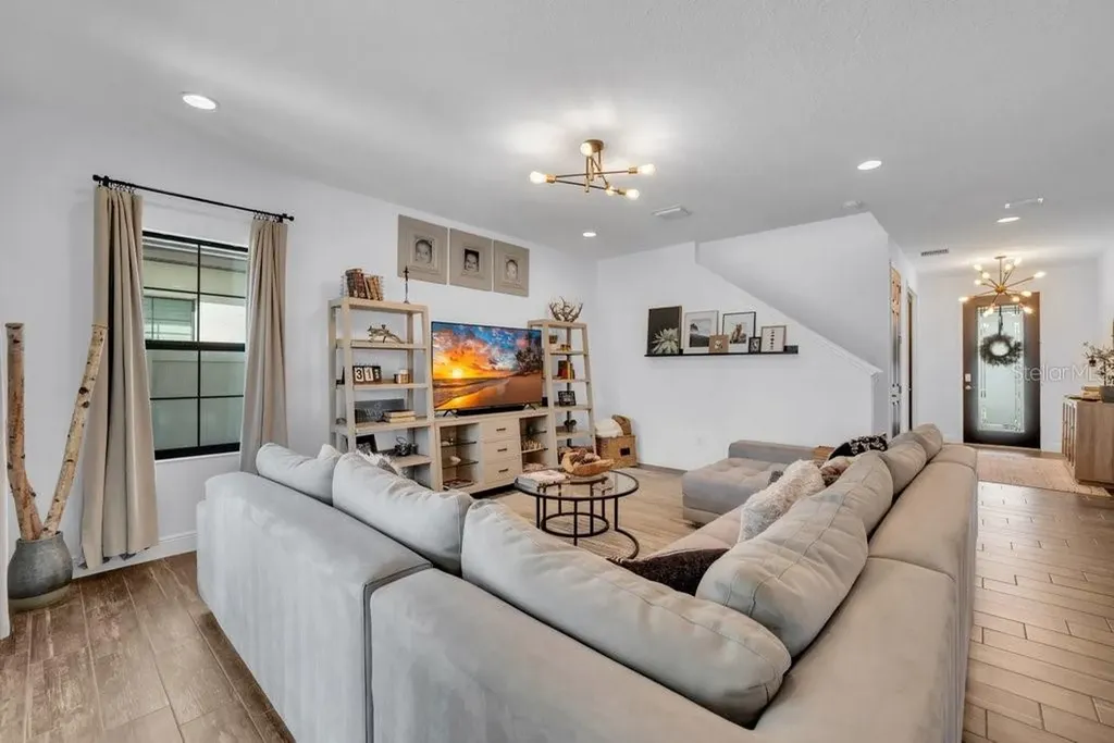 14613 Red Castle Avenue Lithia FL 33547