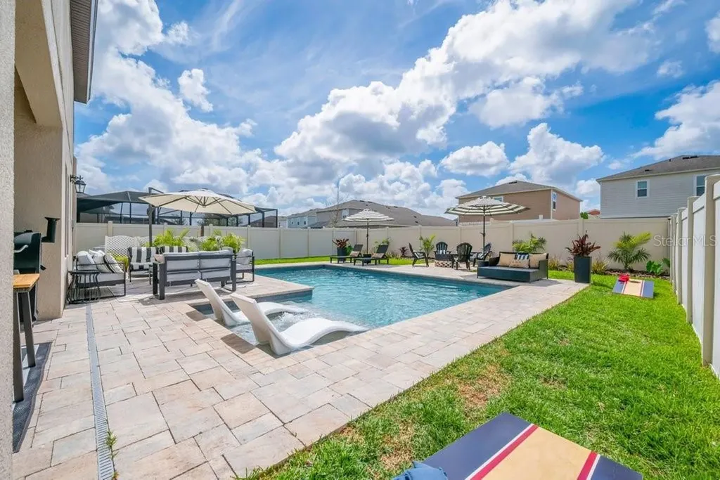 14613 Red Castle Avenue Lithia FL 33547