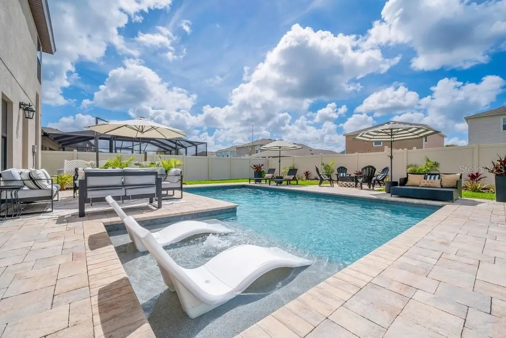 14613 Red Castle Avenue Lithia FL 33547