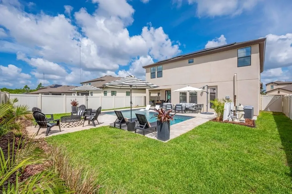 14613 Red Castle Avenue Lithia FL 33547