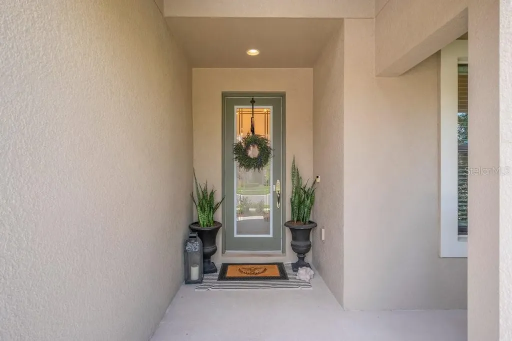 14613 Red Castle Avenue Lithia FL 33547