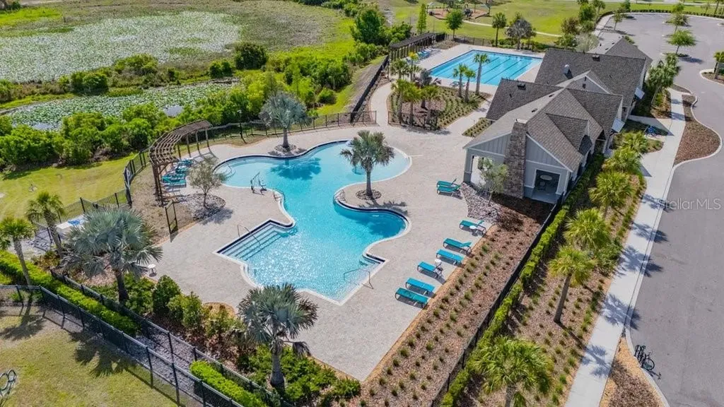 14613 Red Castle Avenue Lithia FL 33547