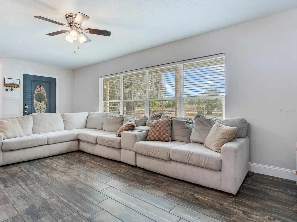 9819 Allen Road Lithia FL 33547