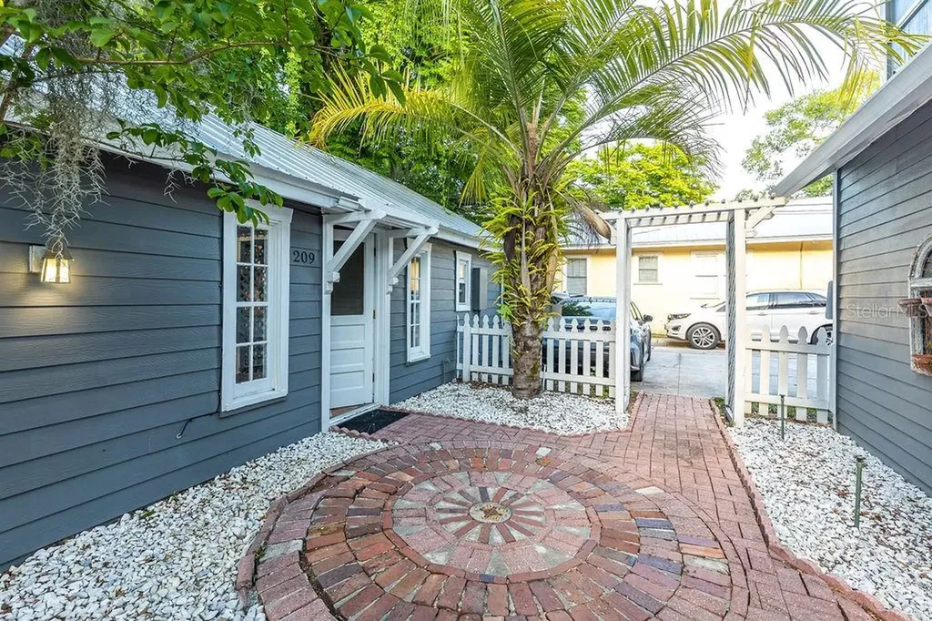 205 E Voorhis Avenue Deland FL 32724