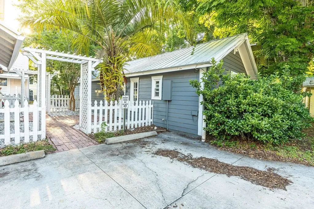 205 E Voorhis Avenue Deland FL 32724