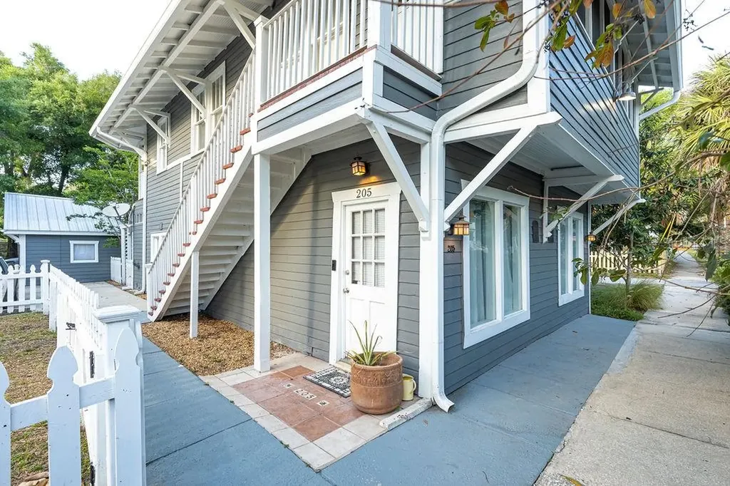 205 E Voorhis Avenue Deland FL 32724