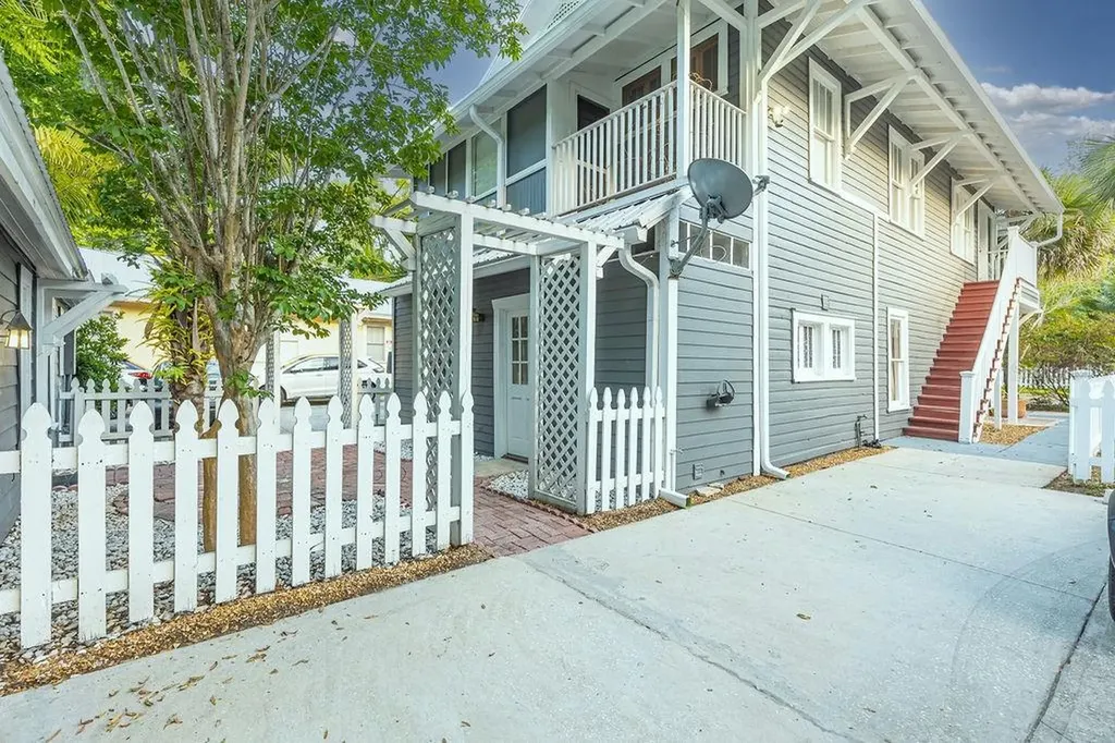205 E Voorhis Avenue Deland FL 32724