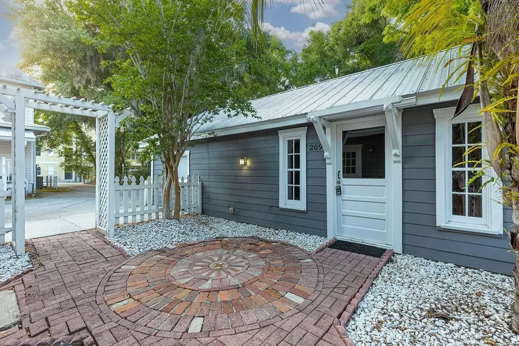 205 E Voorhis Avenue Deland FL 32724