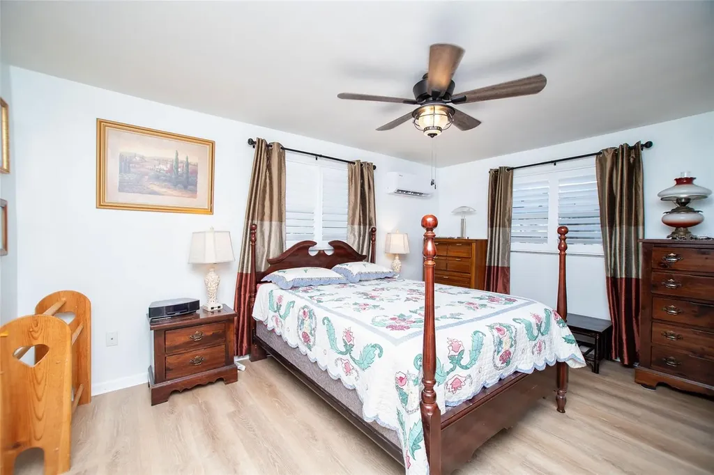 989 8th Avenue NE Largo FL 33770
