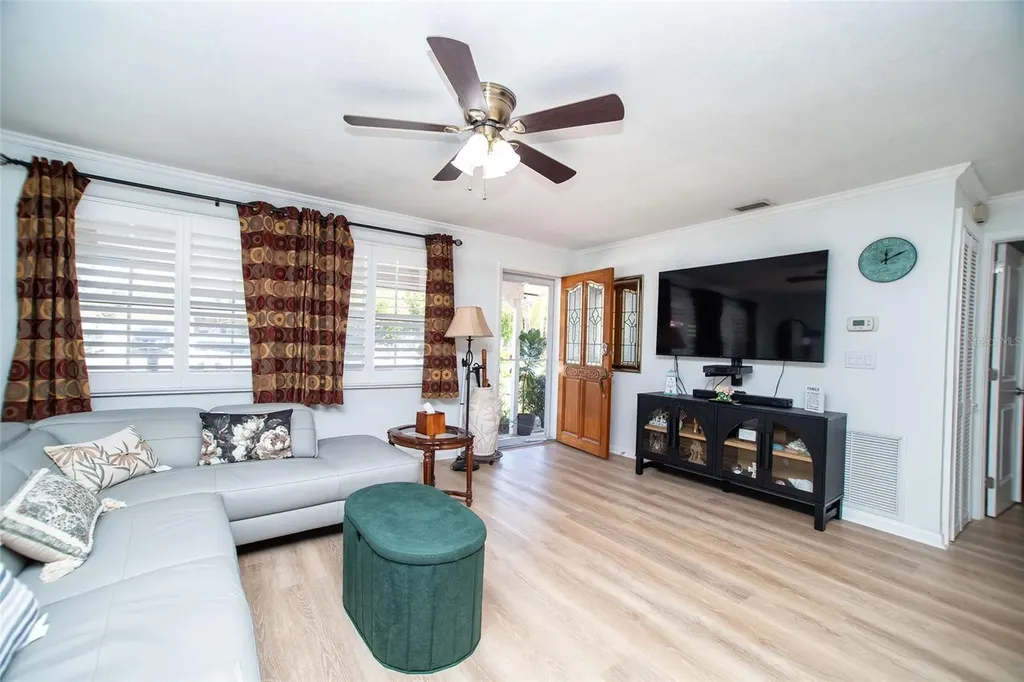 989 8th Avenue NE Largo FL 33770