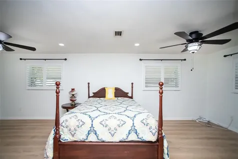 989 8th Avenue NE Largo FL 33770