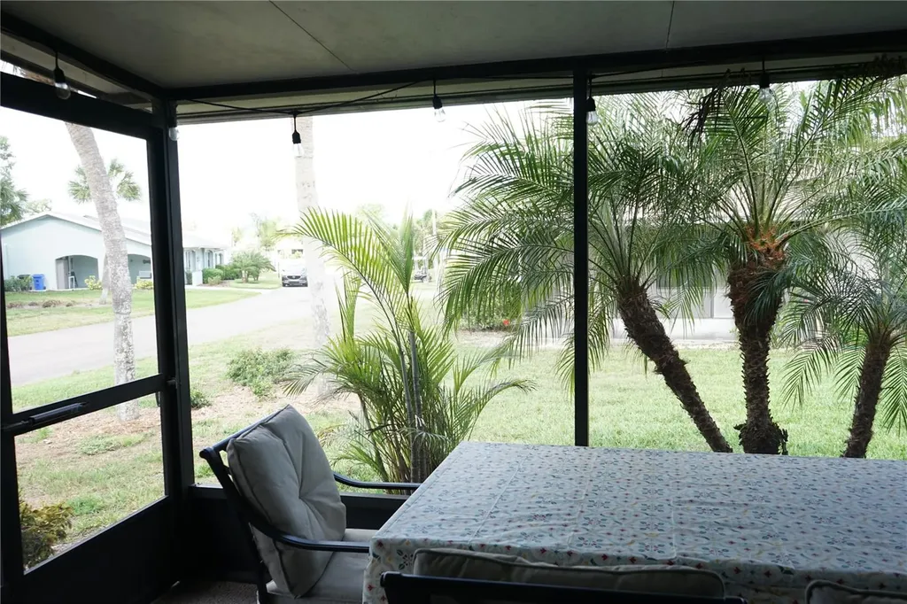 2102 Hereford Drive Sun City Center FL 33573