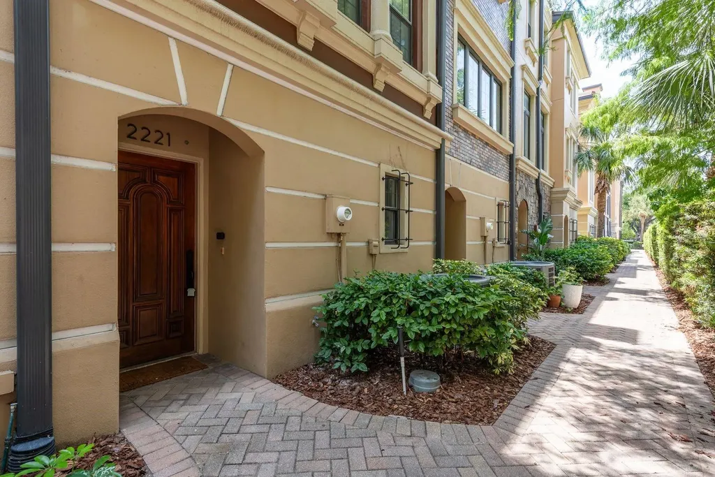 2221 Soho Bay Court Tampa FL 33606