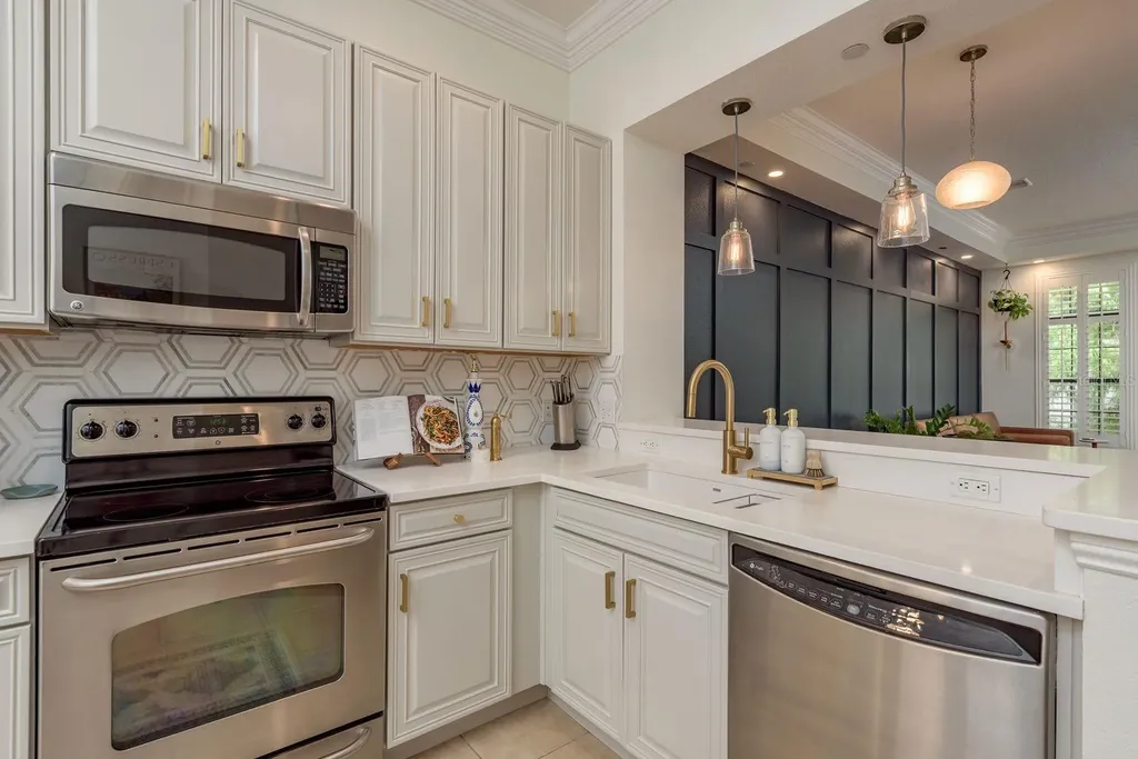 2221 Soho Bay Court Tampa FL 33606