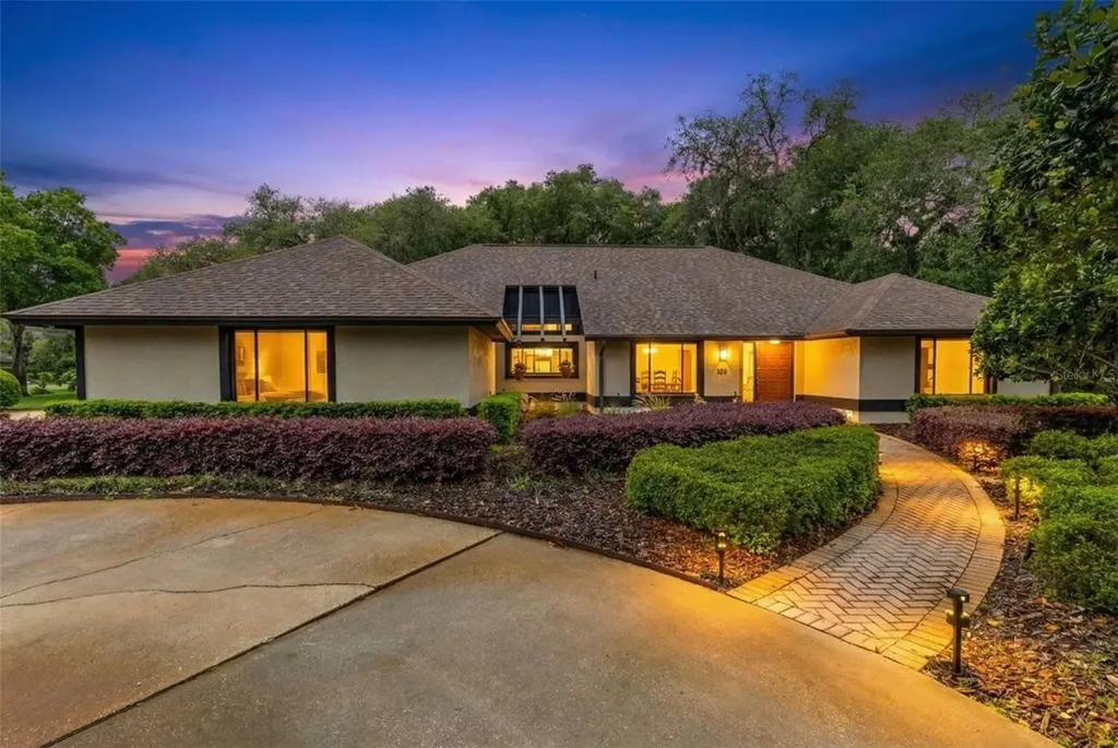 100 Milinda Lane Oviedo FL 32765