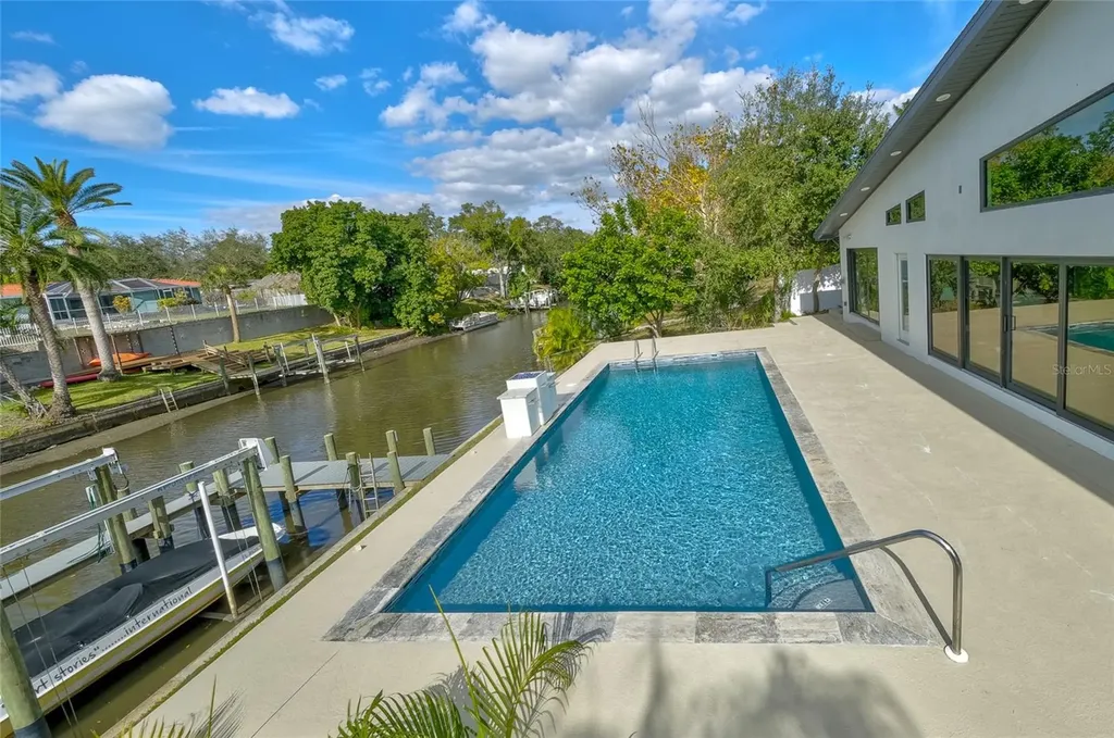 3636 Mineola Drive Sarasota FL 34239