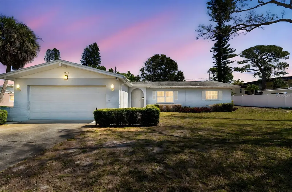 3873 50th Avenue S St Petersburg FL 33711