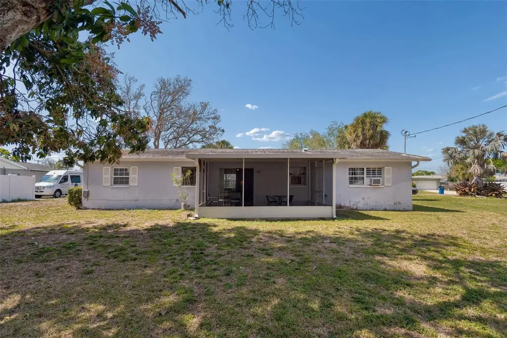 3873 50th Avenue S St Petersburg FL 33711