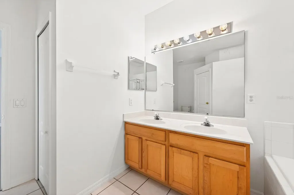 501 Carey Way Orlando FL 32825
