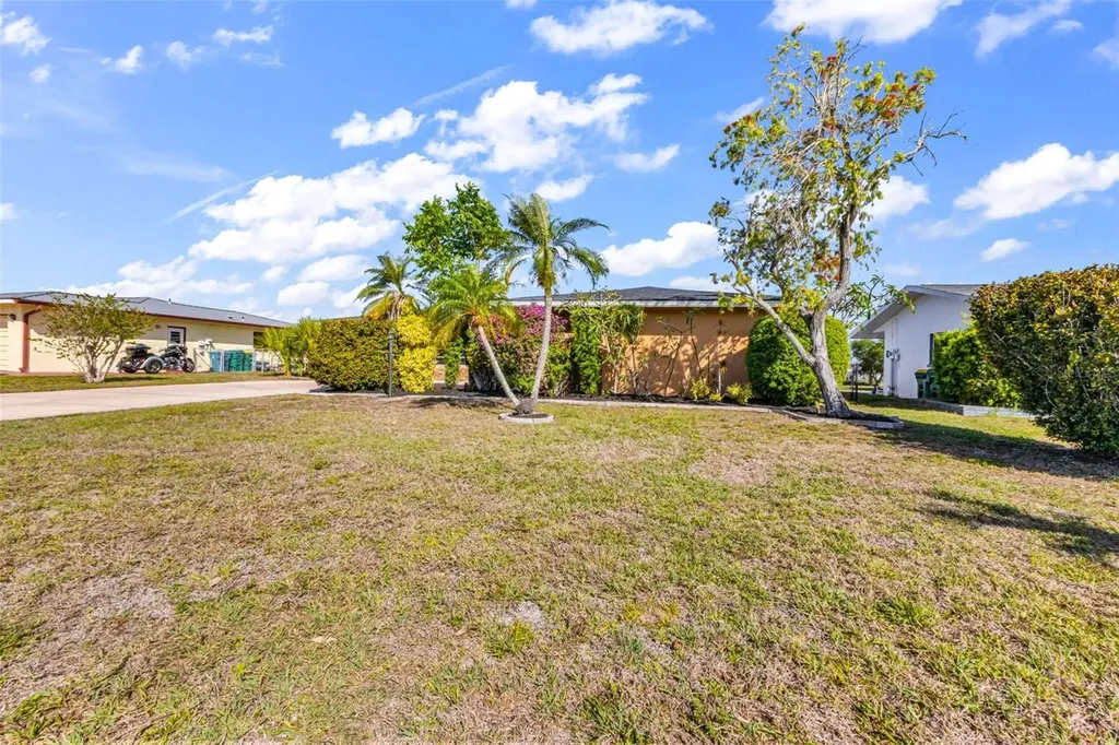 18 Annapolis Lane Rotonda West FL 33947