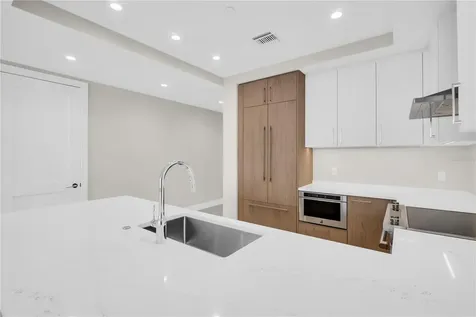 275 1st Avenue S St Petersburg FL 33701